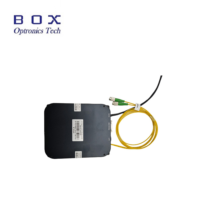 Fiber med polarisering og flerdoonfiber